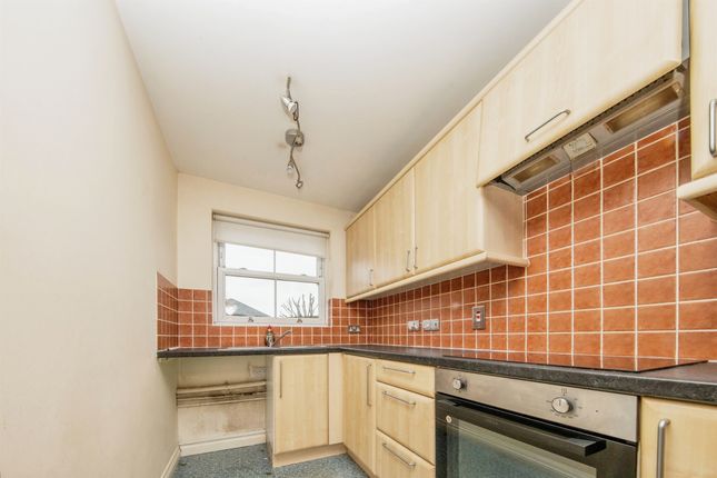 Flat 8, Coxs Court, Main Road, Harwich photo 3