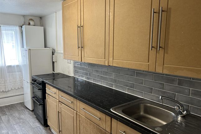 32, Rosslyn Close, Hayes photo 4