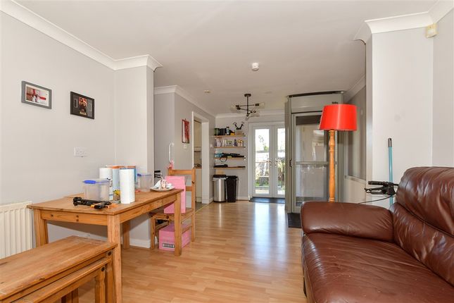 Bakers Close Southwater, Horsham photo 3