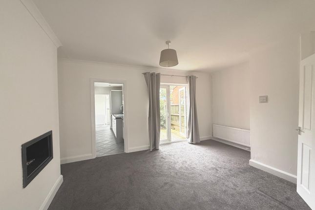 38, Greathouse Road, Worcester photo 5