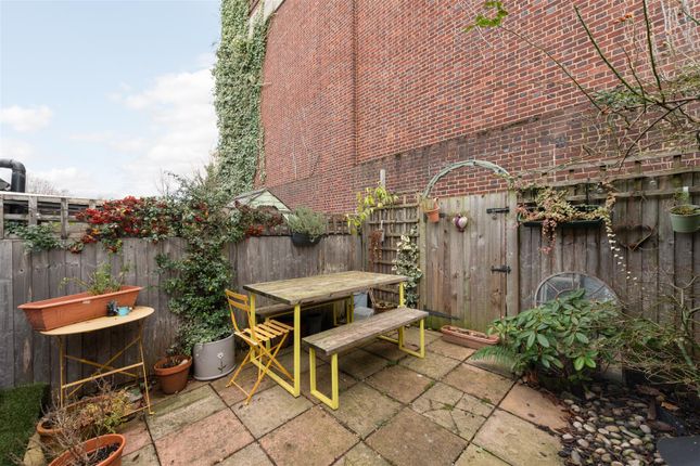 19, Hillside Grove, London photo 2