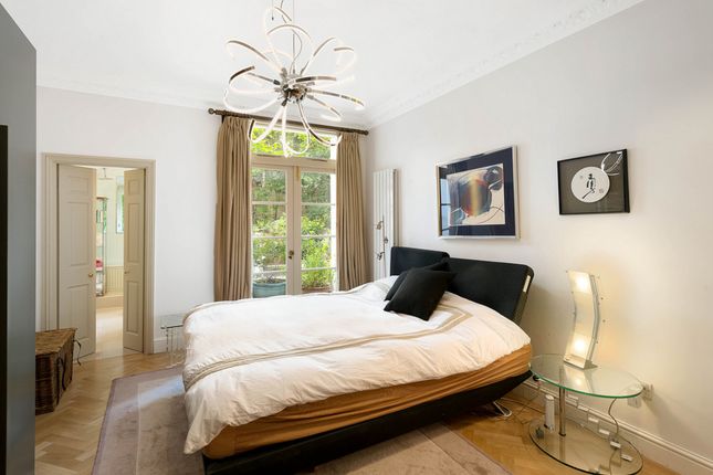 Flat Flat G (LGF), 19, Lennox Gardens, London photo 4