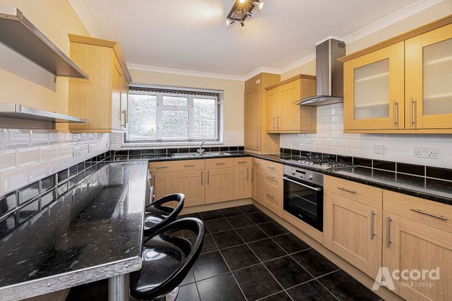 20 Hillrise Road, Romford photo 2