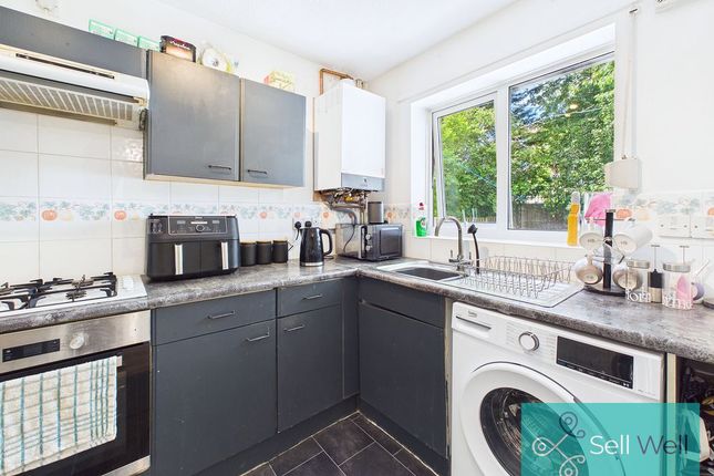 9, Coconut Grove, Salford photo 4