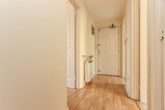 25, Alexandra Court, Watford photo 4