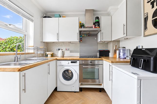 17, Bowfell Drive, Basildon photo 4