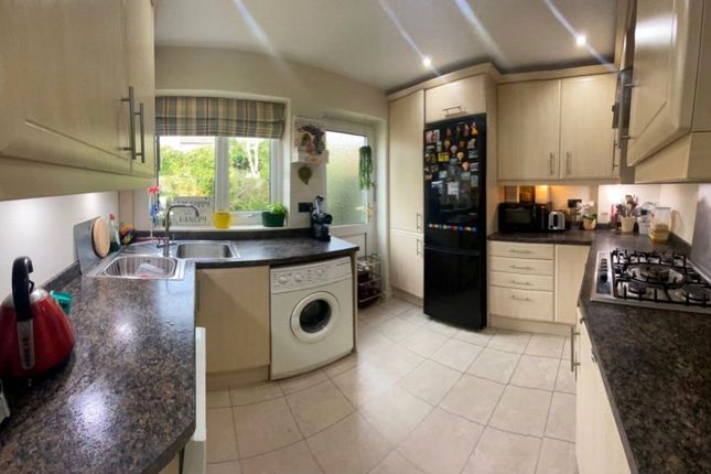 35, Barfield Crescent, West Yorkshire photo 4