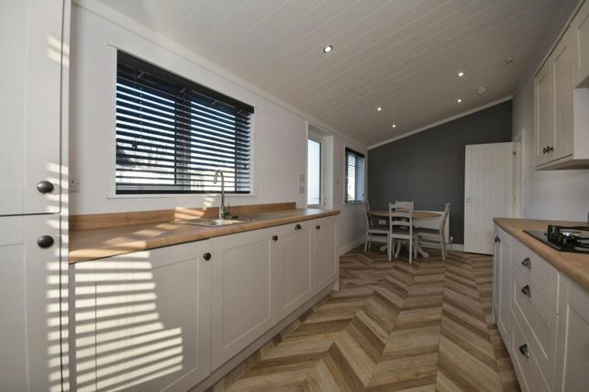New Forest Park Home, 17, Brookfield Park, Mill Lane, Chesterfield photo 4