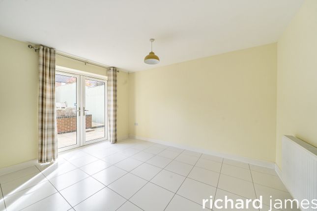 Jupiter Close, Swindon photo 4