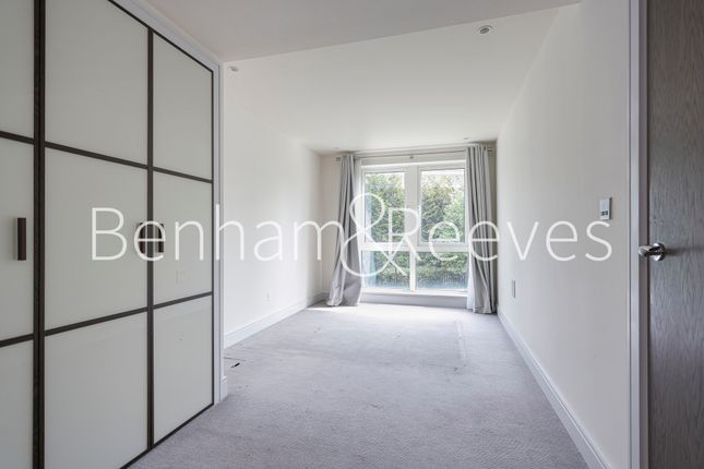 Flat to rent in Park Street, Fulham