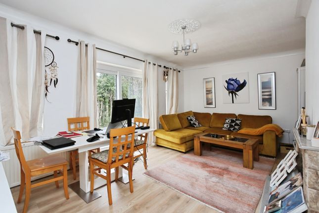 18, Rodney Avenue, Kent photo 3