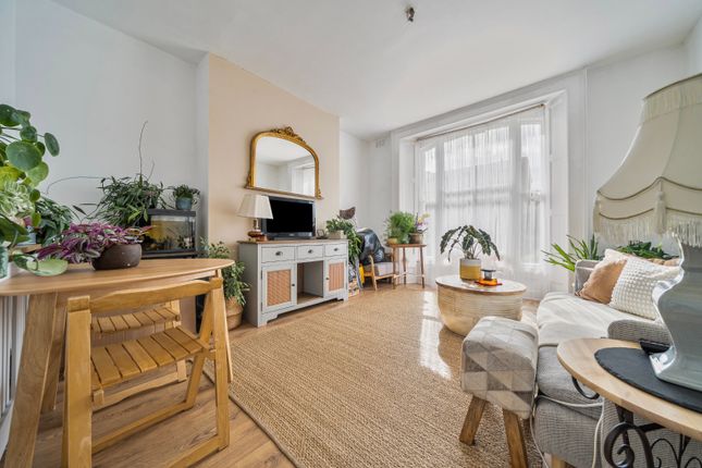 129 Woodhill, London, Greater London photo 2