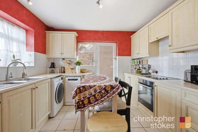 60 Elm Drive, Cheshunt, Hertfordshire photo 4