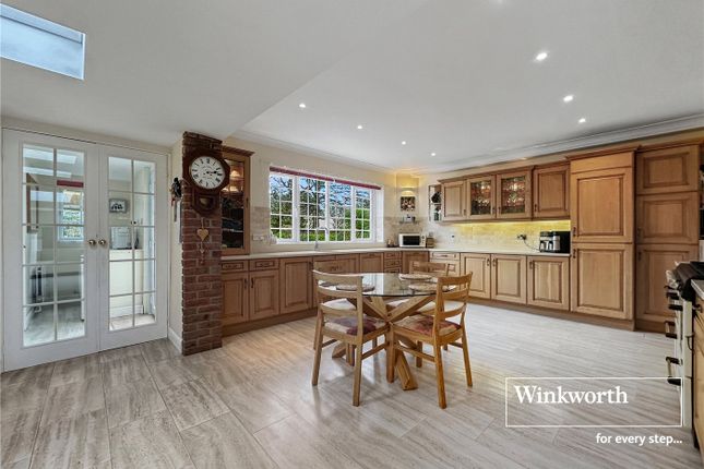 22, Crescent Walk, Ferndown photo 2