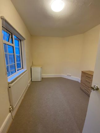 Duplex to rent in Uxbridge Road, London, Shepherd's Bush