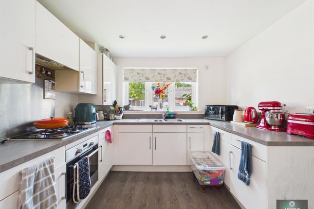 36, Foxglove Drive, Crawley photo 4