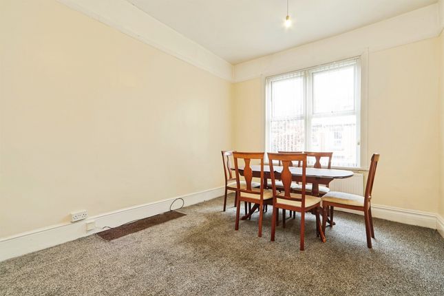 176, Harehills Avenue, Leeds photo 3