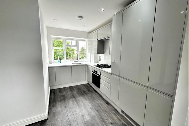 Flat 3 Villa May, Lakeswood Road, Petts Wood photo 4