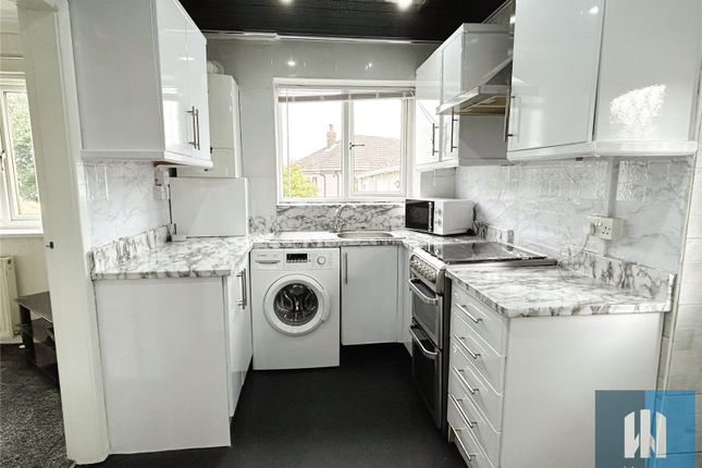 16, Warrenside, Huddersfield photo 2