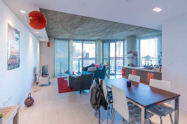 51, Apt 201 Hoola (East Tower), Tidal Basin Rd, London photo 4