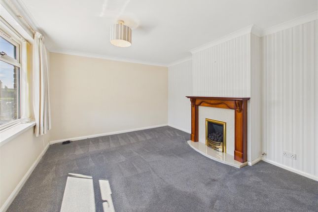 51, Springfield Avenue, Brough photo 3