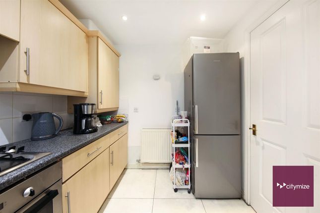 Flat 24, Norfolk Court, Glandford Way, Chadwell Heath photo 4
