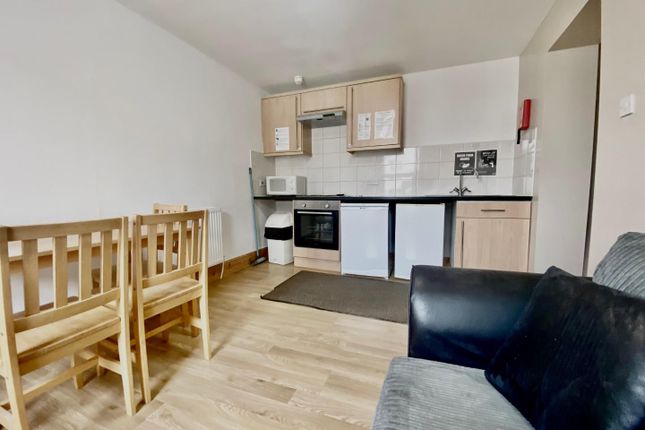 Thumbnail Flat to rent in Sandringham Suites, Osborne Road, Southsea