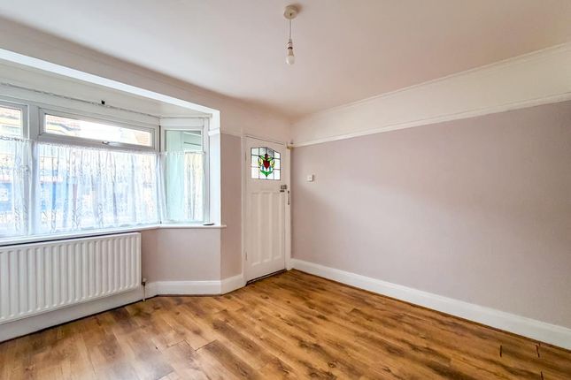 168, Fairfax Drive, Westcliff-on-Sea photo 3
