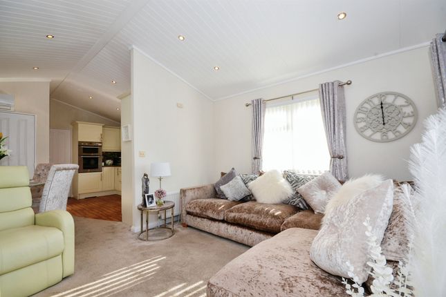 4, Brickhill Farm North, Half Moon Lane, Luton photo 3