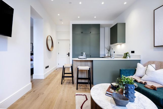 Flat 12, 42 Nevern Square, London photo 3