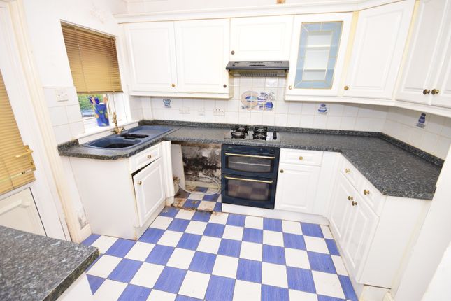 128 Caledonian Avenue, Bellshill photo 4