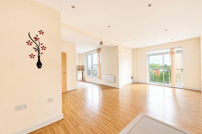 Flat 48, Kingswood Court,, Hither Green Lane, London photo 3