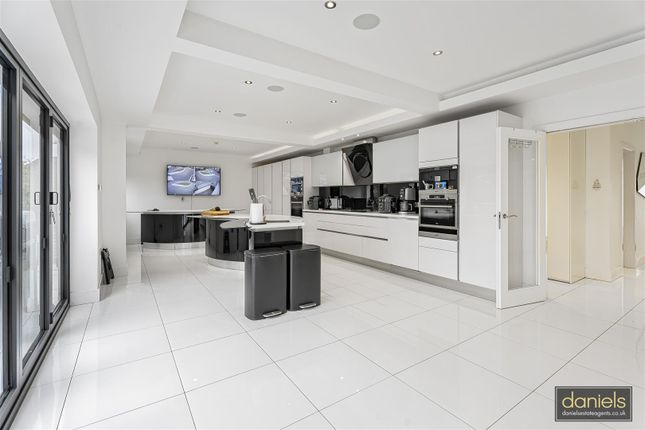 24, Priory Gardens, Wembley photo 2
