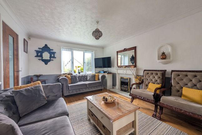 7, Carnoustie Grove, Bingley photo 2