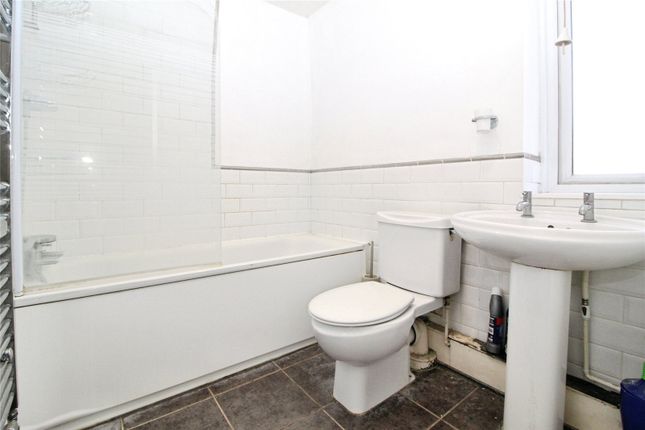 35, Keats Avenue, Romford photo 5