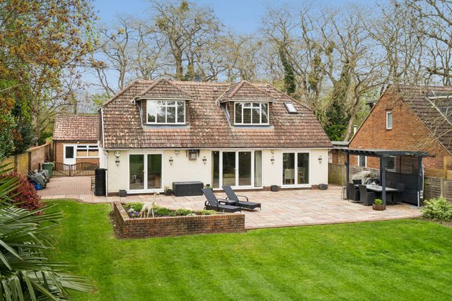 1 Vicarage Gardens, White Waltham, Maidenhead photo 4