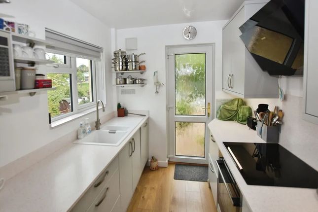 47, Hawkins Avenue Chelston, TORQUAY photo 3