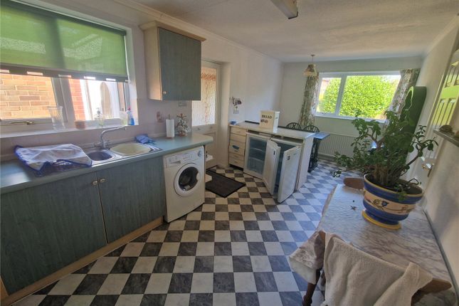 27, Avon Rise, Staffordshire photo 3