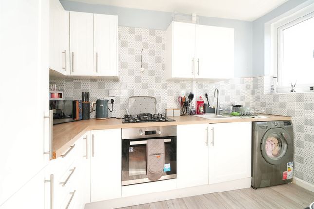 24, Greenside Avenue, Barnsley photo 4