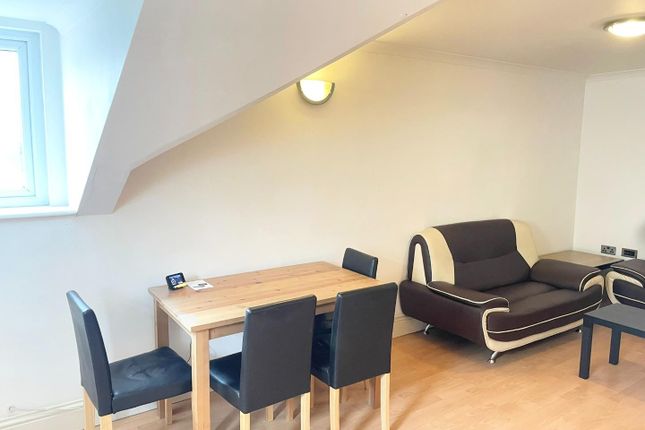 Second Floor Flat, Flat 5, 71 Lampton Road, Hounslow photo 2