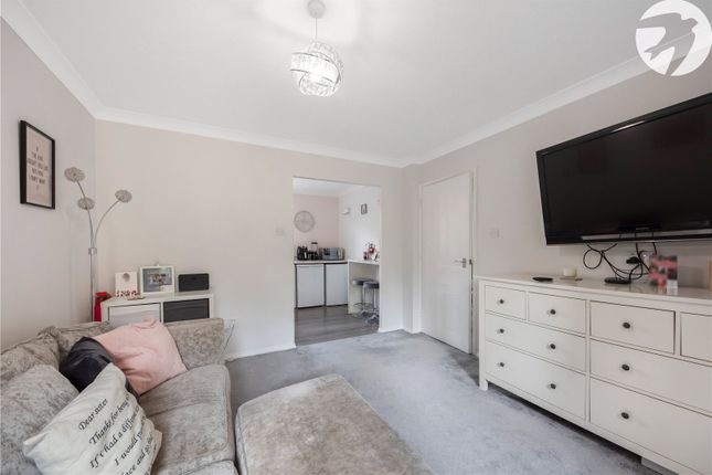 Flat for sale in London Road, Greenhithe, Kent