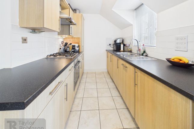 9, Barn Close, Crawley photo 4