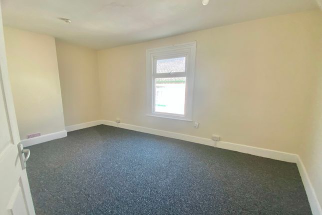 28 Orchard Road, Torquay photo 5