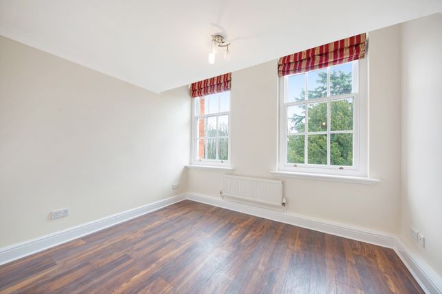 Flat to rent in Ellesmere Place, Walton-On-Thames