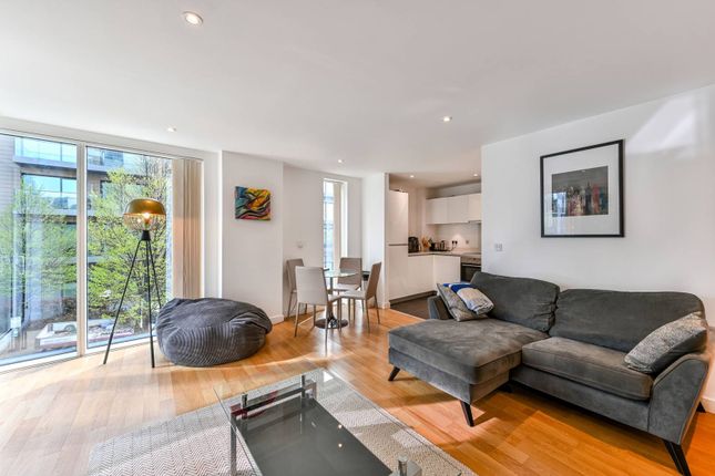 Thumbnail Flat for sale in Riverside Apartments, Manor House, London