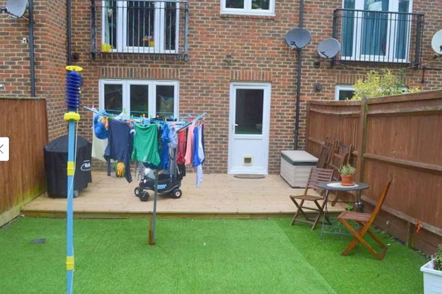 9, Stirling Close, Sidcup photo 2