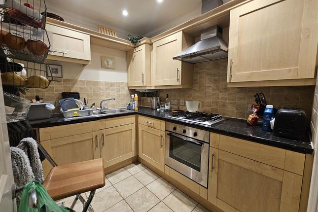 Flat 2 Harriet Court, 12, Beechnut Road, Aldershot photo 3