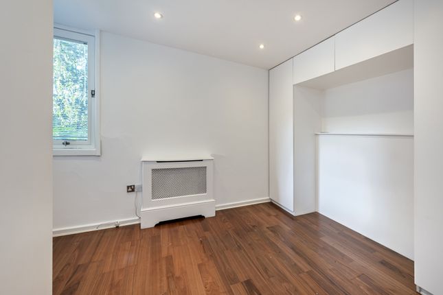 123, Britten Close, London photo 5
