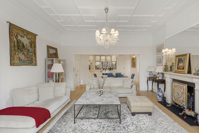 Flat for sale in Frognal Lane, London