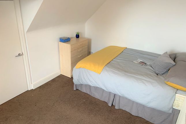 Room to rent in Hill Lane, Southampton